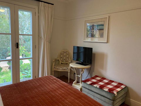 Aashay B & B - Accommodation Fremantle 6