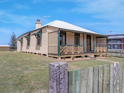 Yamba Pilot Cottage 2 Pets Welcome Close To Beach - Accommodation Fremantle 5