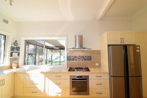 A Reflection On The Lake - Accommodation Fremantle 2