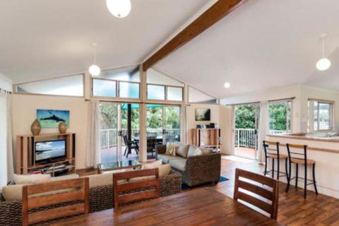 Amaroo House - Accommodation Fremantle 0