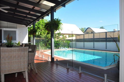 10 Double Island Drive Modern Family Home Centrally Located Swimming Pool & Outdoor Area - Accommodation Fremantle 1