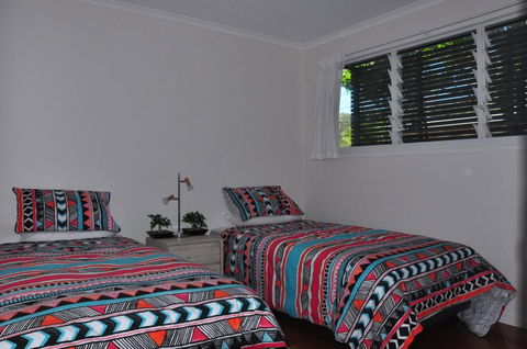 10 Double Island Drive Modern Family Home Centrally Located Swimming Pool & Outdoor Area - Accommodation Fremantle 6