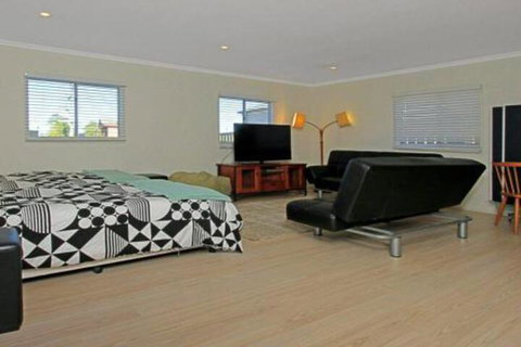 Culburra Getaway Close To Beach & Lake - Accommodation Fremantle 2