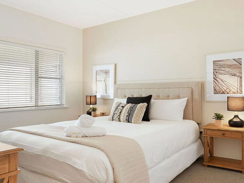 Ocean Blue Apartment One Oceanfront Apartment - Accommodation Fremantle 6