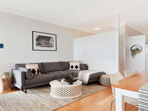 Ocean Blue Apartment One Oceanfront Apartment - Accommodation Fremantle 4