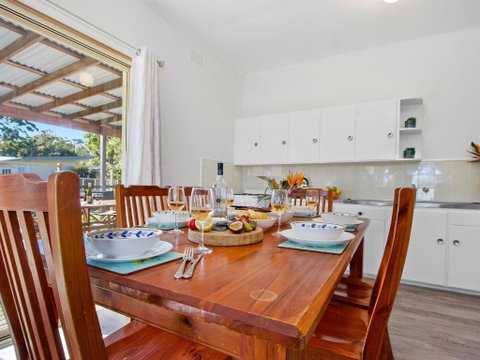 Beach Escape At Currarong Basic Family Accommodation - Accommodation Fremantle 3