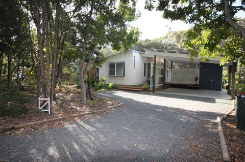 15 Belle Court Modern Architect Designed Open Plan Holiday Home With Outdoor Shower - Accommodation Fremantle 1