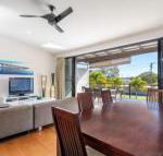 Unit 3 Rainbow Surf Modern double storey townhouse with large shared pool close to beach  shop - Accommodation Fremantle