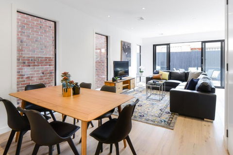 BOUTIQUE STAYS Murrumbeena Place 1 - Accommodation Fremantle 5
