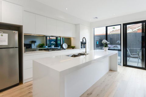 BOUTIQUE STAYS Murrumbeena Place 2 - Accommodation Fremantle 3