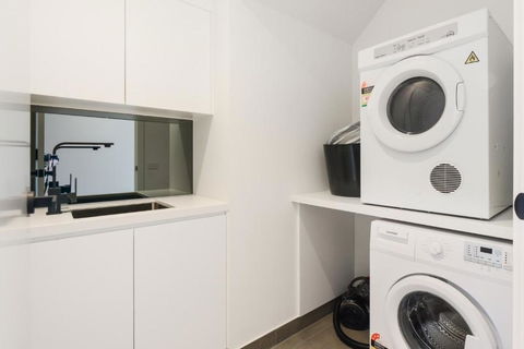 BOUTIQUE STAYS Murrumbeena Place 2 - Accommodation Fremantle 4