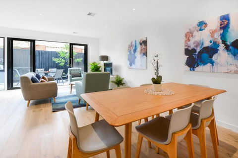 BOUTIQUE STAYS Murrumbeena Place 2 - Accommodation Fremantle 6