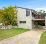 40 Rumbalara Avenue Rainbow Beach Entertain on the spacious verandah overlooking beautiful Rainbow Beach - Accommodation Fremantle