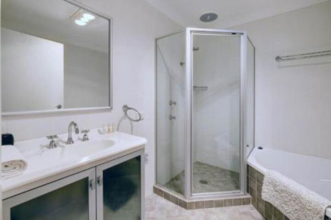 AtTHE COVE - Accommodation Fremantle 4