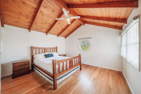 Camberwell Bright Â· Camberwell 5Bedder 2Bath Huge Classy Family Home - Accommodation Fremantle 6