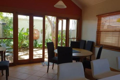 Salty Eyre Glenelg - Accommodation Fremantle 7