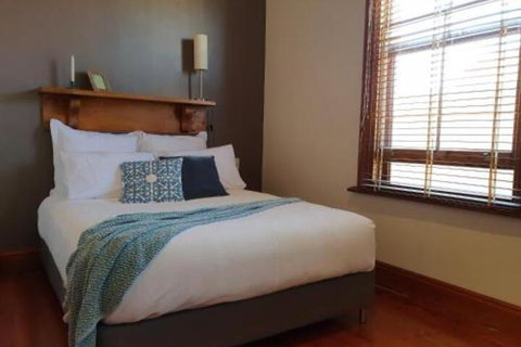 Salty Eyre Glenelg - Accommodation Fremantle 4