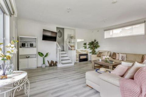 A Wave From It All - Accommodation Fremantle 7