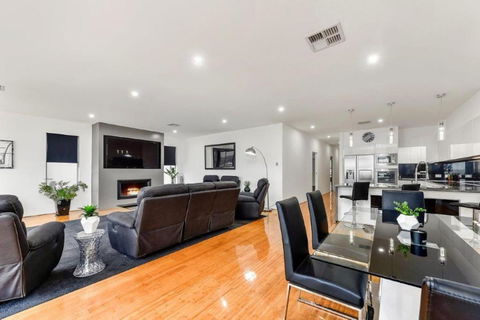 BENGALEE EXECUTIVE TOWNHOUSE MODERN & STYLISH - Accommodation Fremantle 2