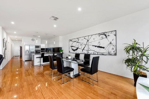 BENGALEE EXECUTIVE TOWNHOUSE MODERN & STYLISH - Accommodation Fremantle 3