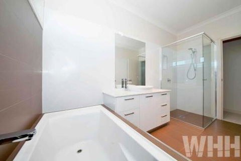 Adelphi Views On Luton Woodlands - Accommodation Fremantle 4
