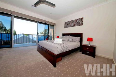 Adelphi Views On Luton Woodlands - Accommodation Fremantle 7