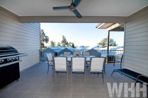 Adelphi Views On Luton Woodlands - Accommodation Fremantle 6