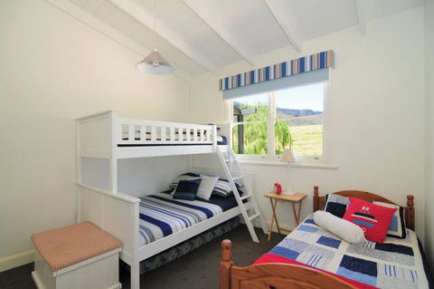 Spring Grove Dairy Picturesque Views! - Accommodation Fremantle 4