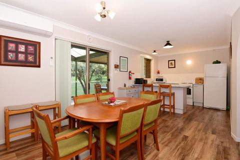 Valley Haven 3 Bedrooms Close To The Village! - Accommodation Fremantle 1
