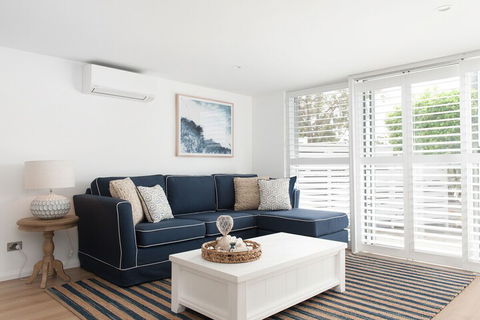 Arabella Stylish Seaside Sanctuary With Views - Accommodation Fremantle 2