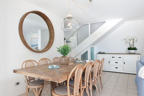 Arabella Stylish Seaside Sanctuary With Views - Accommodation Fremantle 3