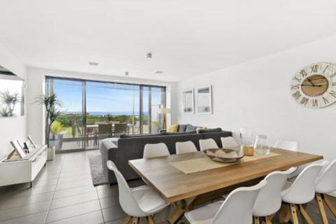 WATERFRONT TWO Position Perfect NEW LISTING 2019 - Accommodation Fremantle 5