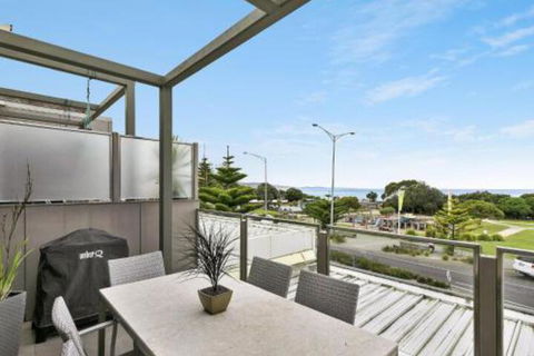 WATERFRONT TWO Position Perfect NEW LISTING 2019 - Accommodation Fremantle 3
