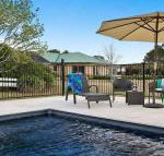 Sinden Park garden swimming pool rural vistas - Accommodation Fremantle