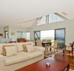 Villa Mer stylish waterfront accommodation - Accommodation Fremantle