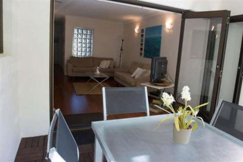 Absolute Beachfront Mooloolaba - Accommodation Fremantle 2