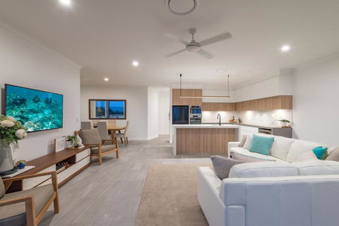 Penthouse Luxe Sunrise Beach - Accommodation Fremantle 1
