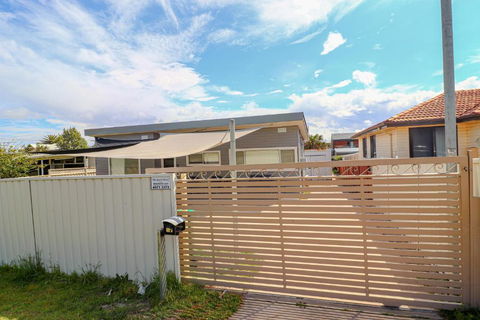 The Beach Shack - Accommodation Fremantle 5