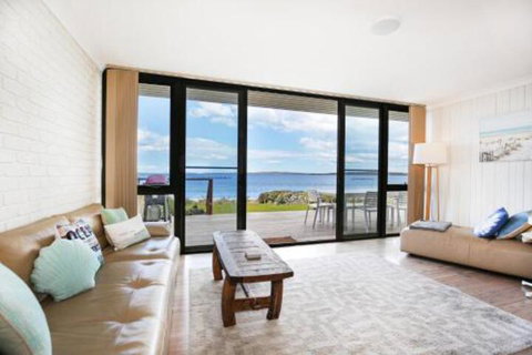 Azure Absolute Beachfront Pet Friendly - Accommodation Fremantle 7