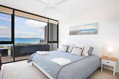 Azure Absolute Beachfront Pet Friendly - Accommodation Fremantle 6
