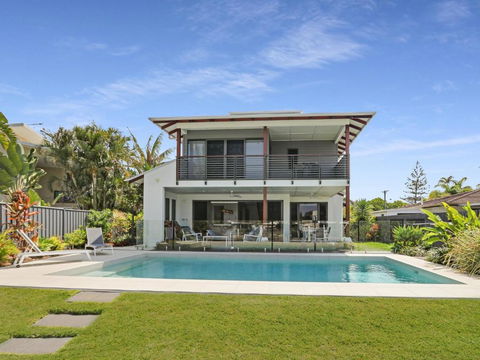 WATERFRONT HOME BORDERING MOOLOOLABA - Accommodation Fremantle 4