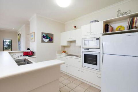 6 Avenal - Accommodation Fremantle 4