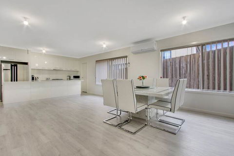 V & V Family Dream Away - Accommodation Fremantle 4