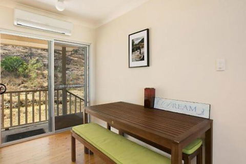 Rosa Estate In Broke Two 3br House In Walking Distance To Cellar Doors - Accommodation Fremantle 5