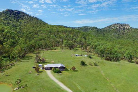 Rosa Estate In Broke Two 3br House In Walking Distance To Cellar Doors - Accommodation Fremantle 6