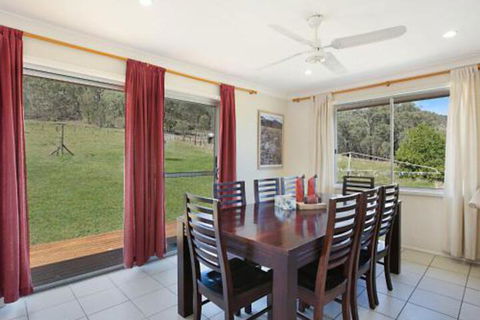 Rosa Estate In Broke Two 3br House In Walking Distance To Cellar Doors - Accommodation Fremantle 2