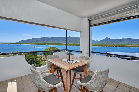 Belle Escapes Luxury Cairns Penthouse With Ocean Views 903 - Accommodation Fremantle 1