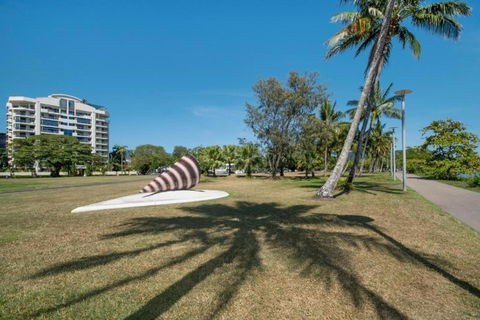 Belle Escapes Luxury Cairns Penthouse With Ocean Views 903 - Accommodation Fremantle 5