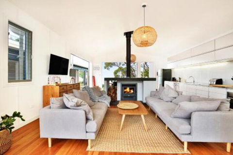 Ayana Beach House Pet Friendly Opposite Beach - Accommodation Fremantle 0