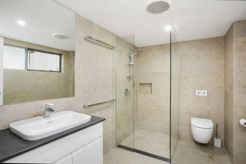 Stunning Apartment With Views Of Laguna Bay Unit 2 Taralla 16 Edgar Bennett Ave - Accommodation Fremantle 3